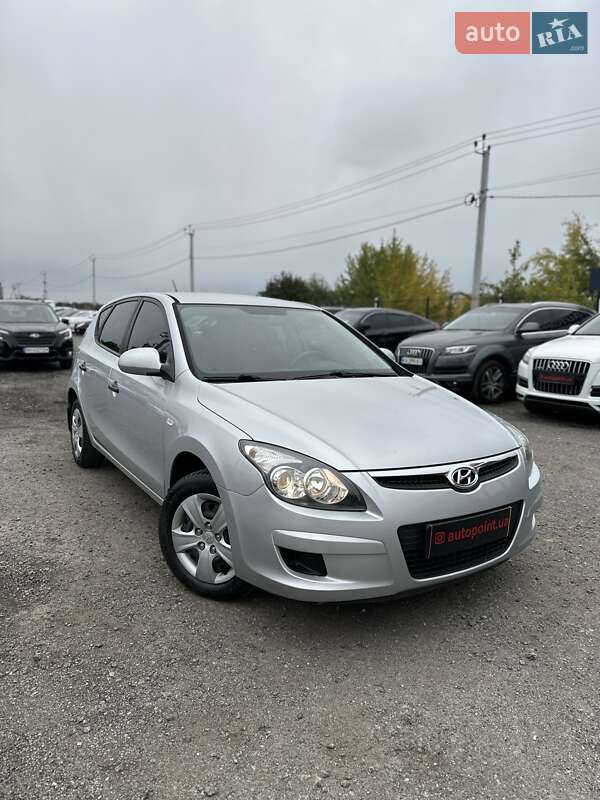 Хэтчбек Hyundai i30 2009 в Белогородке