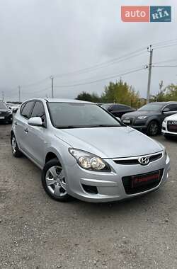 Хэтчбек Hyundai i30 2009 в 