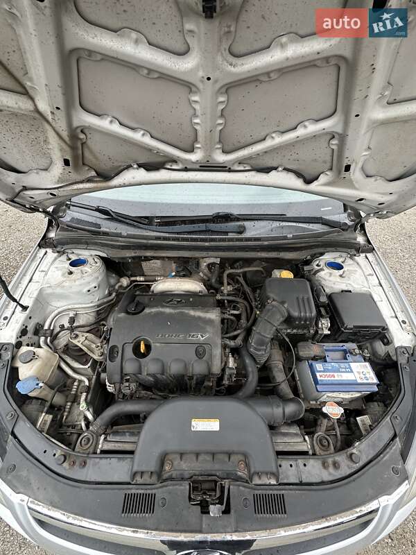 Хэтчбек Hyundai i30 2009 в Белогородке