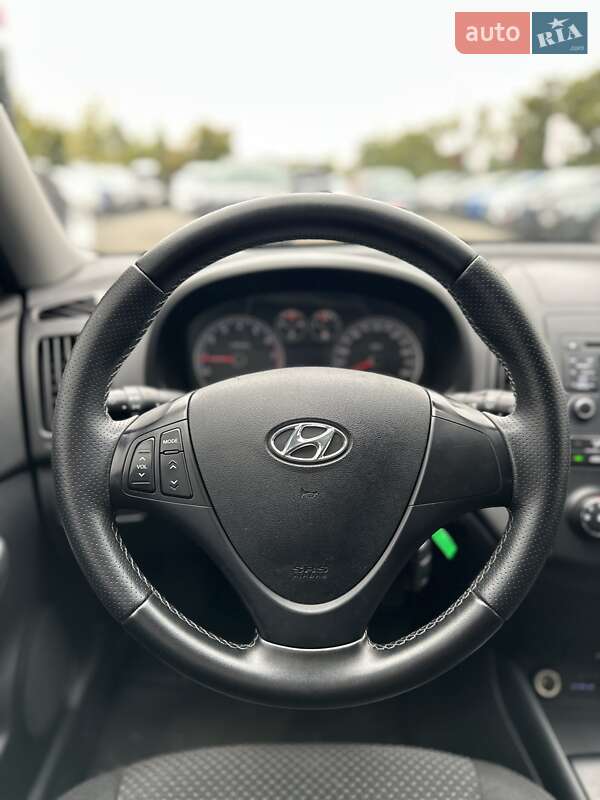 Хэтчбек Hyundai i30 2009 в Белогородке