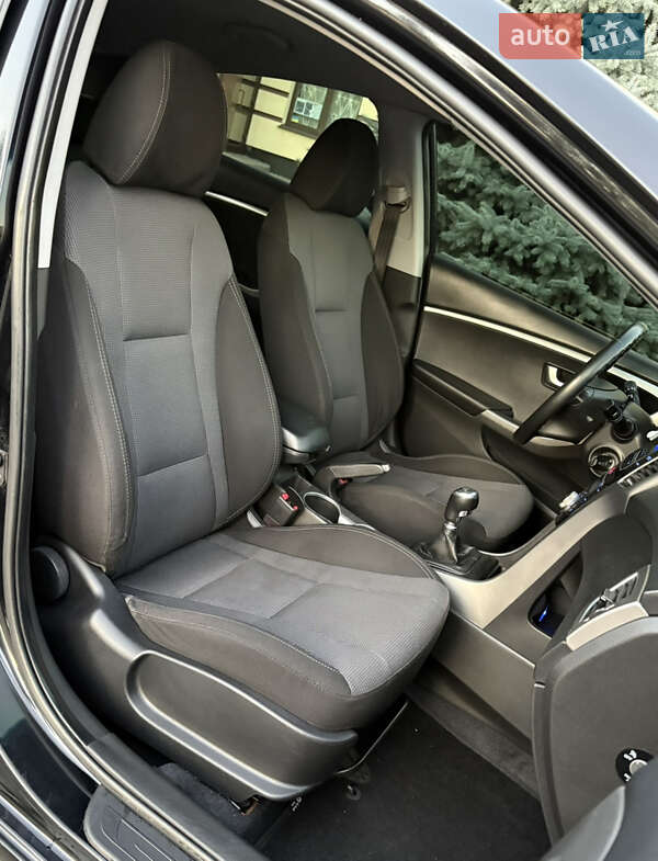 Хэтчбек Hyundai i30 2012 в Кременчуге