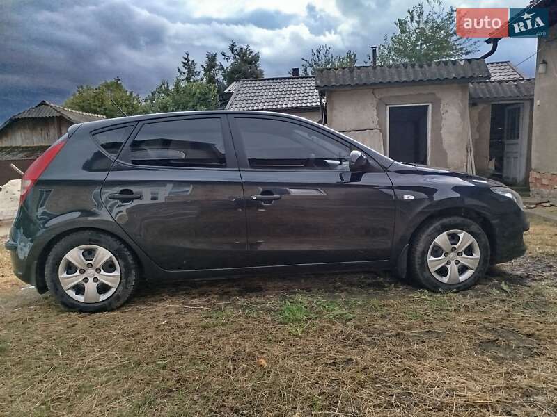 Хэтчбек Hyundai i30 2009 в Кицмани