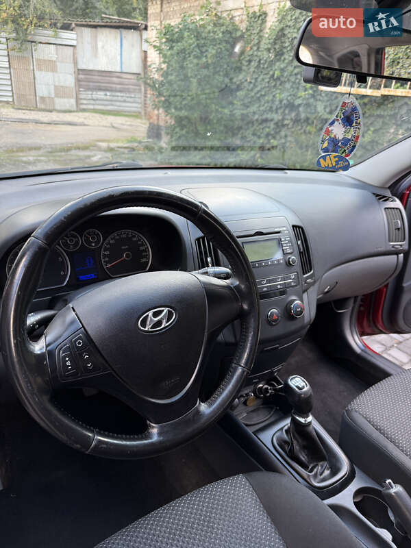 Универсал Hyundai i30 2011 в Кривом Роге