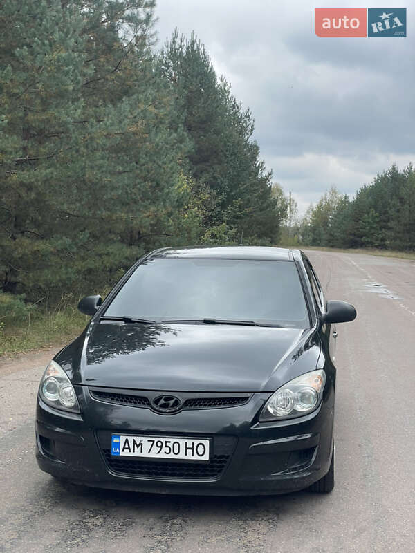 Хэтчбек Hyundai i30 2009 в 