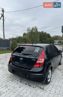 Хэтчбек Hyundai i30 2009 в 