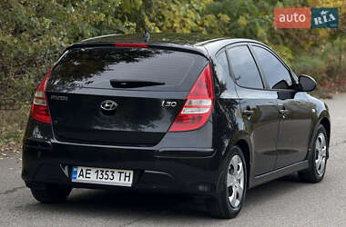 Хэтчбек Hyundai i30 2011 в 