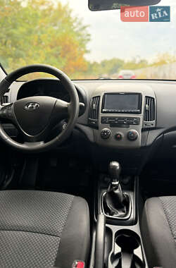 Хэтчбек Hyundai i30 2011 в 
