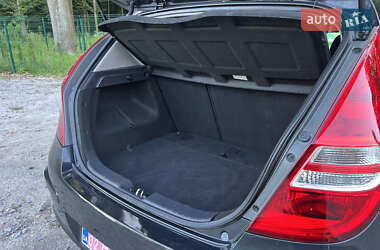 Хэтчбек Hyundai i30 2009 в 