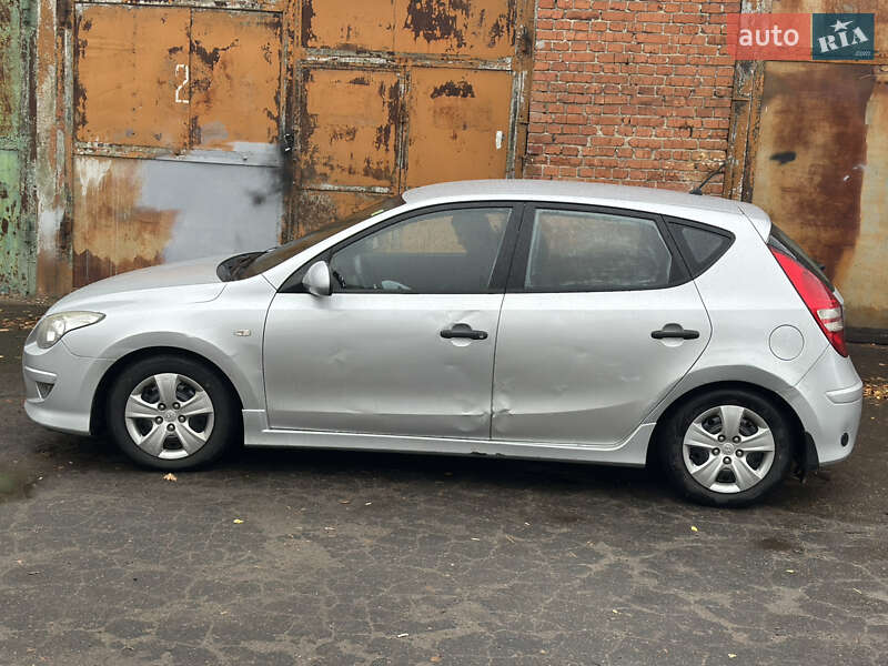 Хэтчбек Hyundai i30 2011 в Сумах