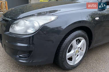 Хэтчбек Hyundai i30 2009 в 