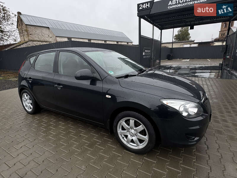 Хэтчбек Hyundai i30 2009 в Луцке