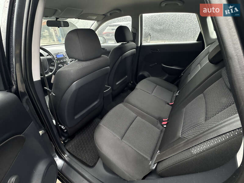 Хэтчбек Hyundai i30 2009 в Луцке