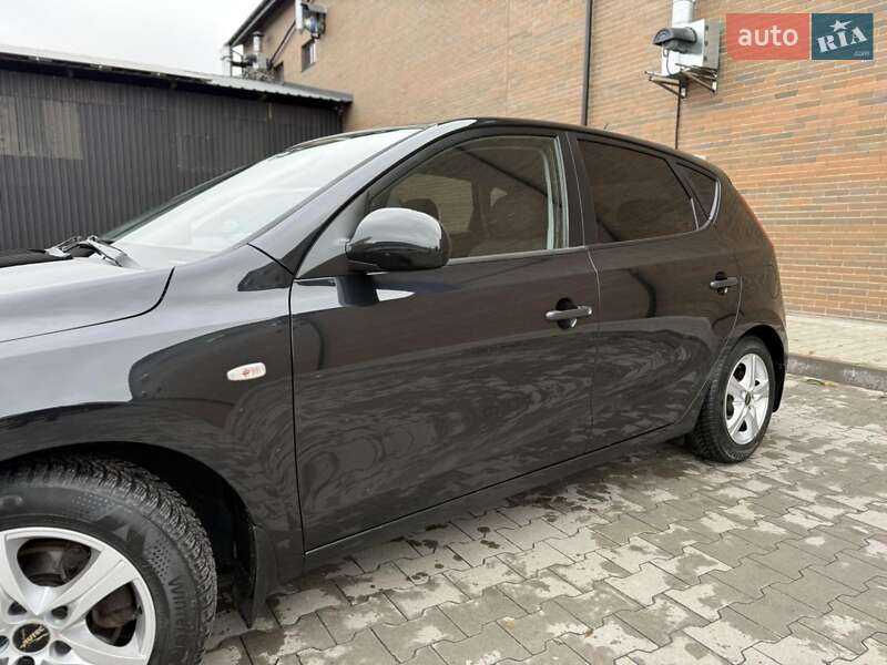 Хэтчбек Hyundai i30 2009 в Казатине