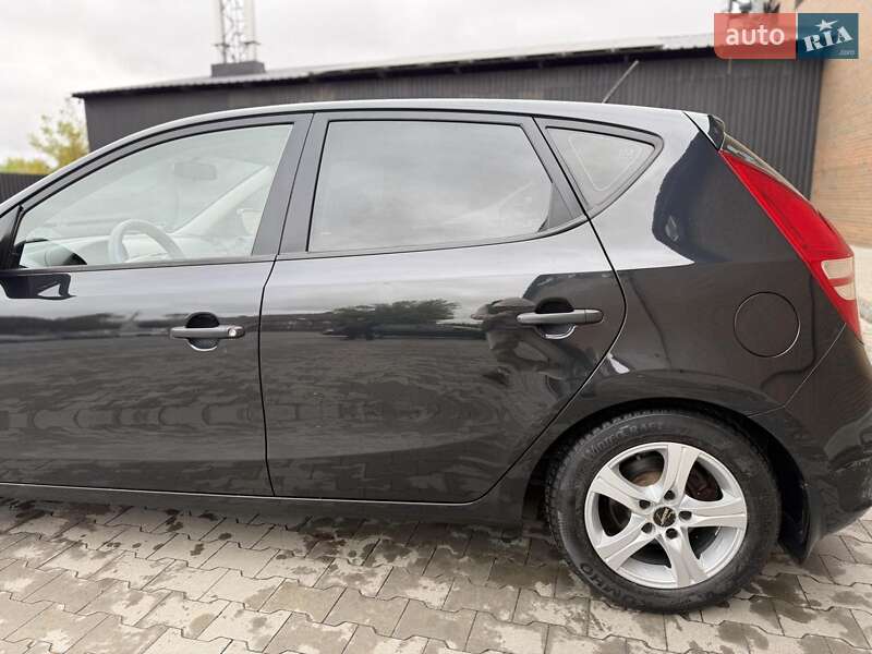Хэтчбек Hyundai i30 2009 в Казатине