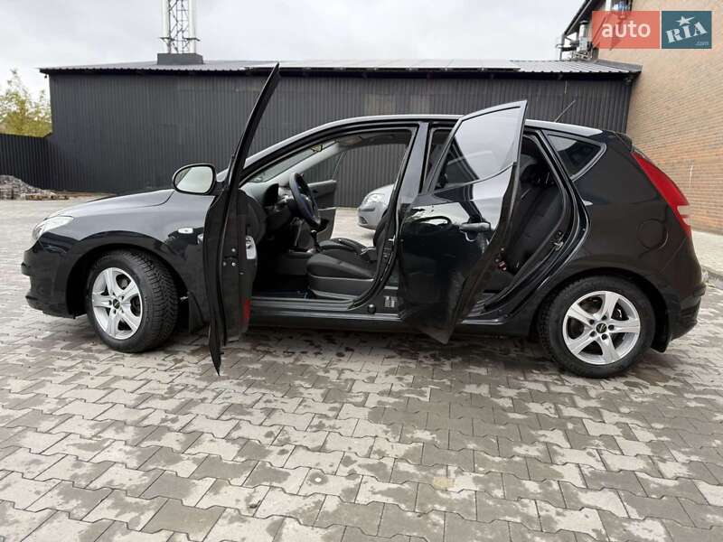 Хэтчбек Hyundai i30 2009 в Казатине