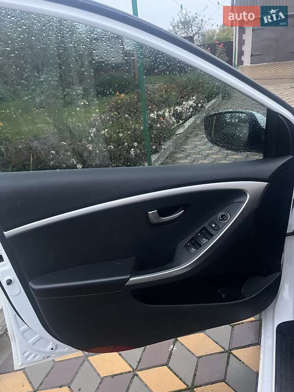 Хетчбек Hyundai i30 2013 в Полонному