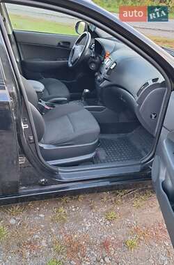 Хэтчбек Hyundai i30 2011 в 