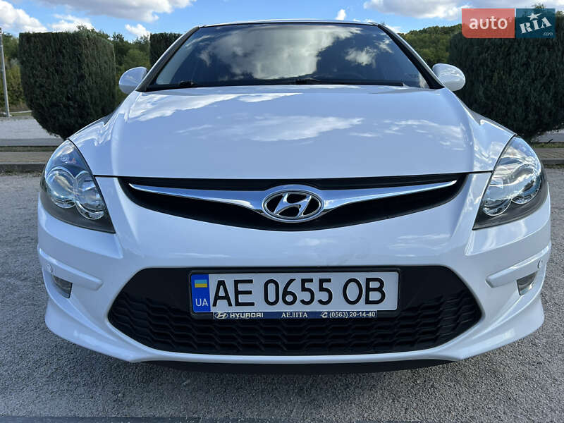 Хетчбек Hyundai i30 2010 в Дніпрі