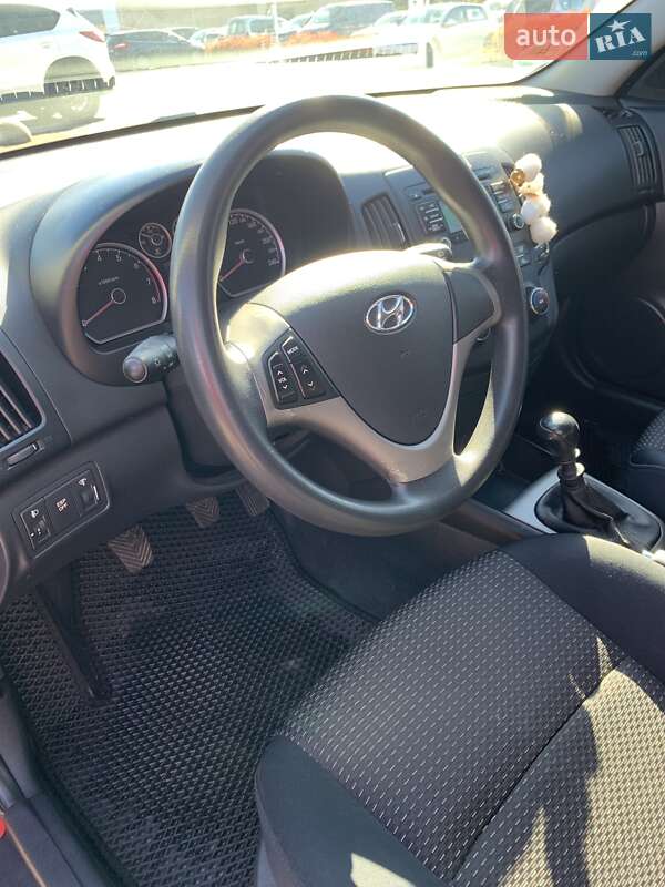 Хэтчбек Hyundai i30 2008 в Житомире