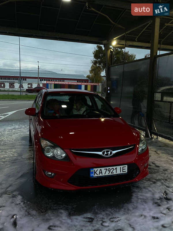 Хетчбек Hyundai i30 2010 в Житомирі