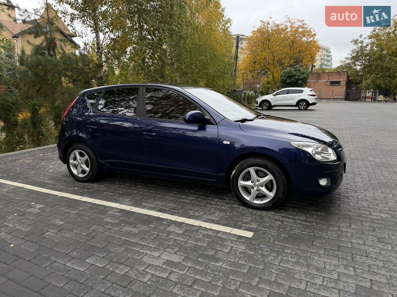 Хэтчбек Hyundai i30 2008 в Полтаве