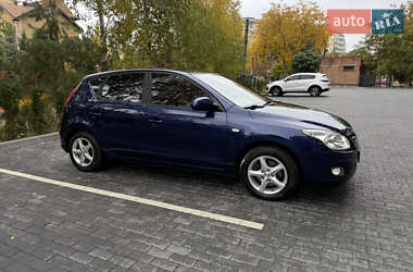 Хэтчбек Hyundai i30 2008 в 