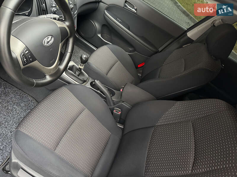 Хэтчбек Hyundai i30 2008 в Полтаве