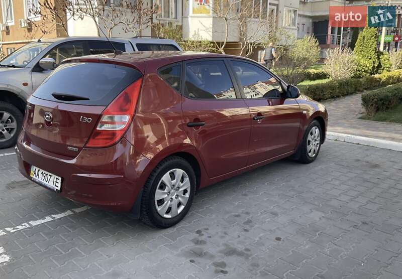 Хэтчбек Hyundai i30 2008 в Киеве
