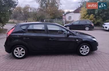 Хетчбек Hyundai i30 2009 в 