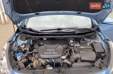 Хетчбек Hyundai i30 2012 в 