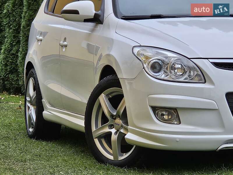 Универсал Hyundai i30 2009 в Бориславе
