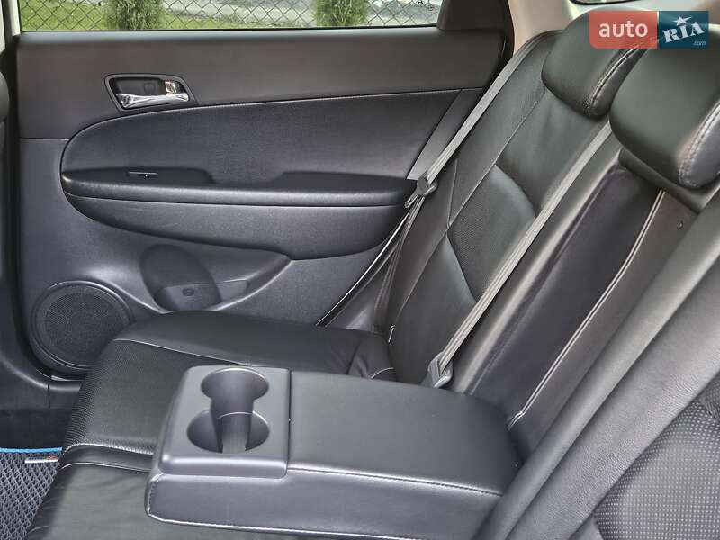 Универсал Hyundai i30 2009 в Бориславе