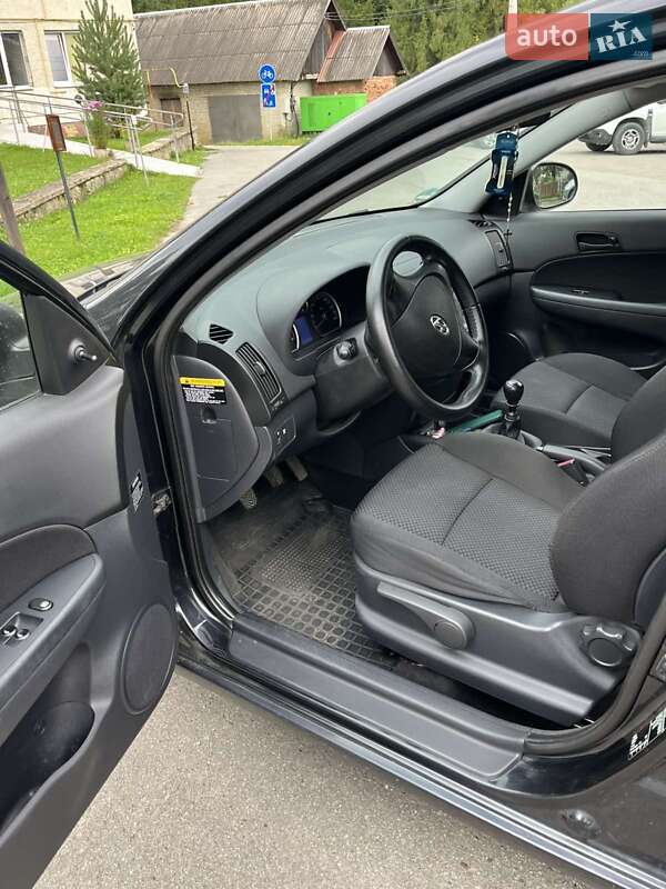 Универсал Hyundai i30 2009 в Славском