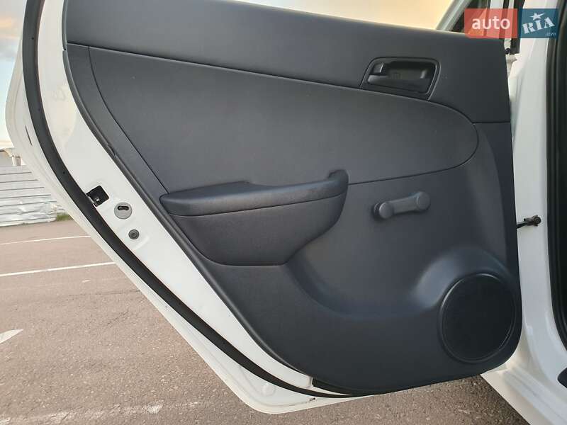 Хетчбек Hyundai i30 2011 в Рівному фото 23 Хетчбек Hyundai i30 2011 в Рівному