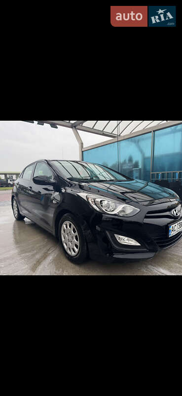 Хэтчбек Hyundai i30 2014 в Луцке
