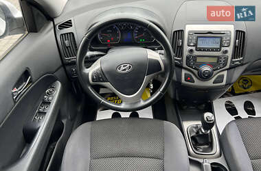 Хэтчбек Hyundai i30 2010 в 