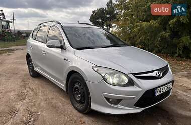 Универсал Hyundai i30 2010 в Джулинке