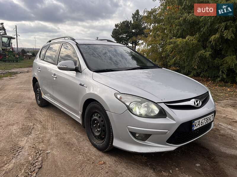 Універсал Hyundai i30 2010 в  фото Універсал Hyundai i30 2010 в
