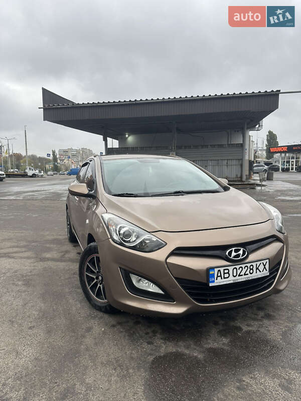Хетчбек Hyundai i30 2012 в  фото Хетчбек Hyundai i30 2012 в