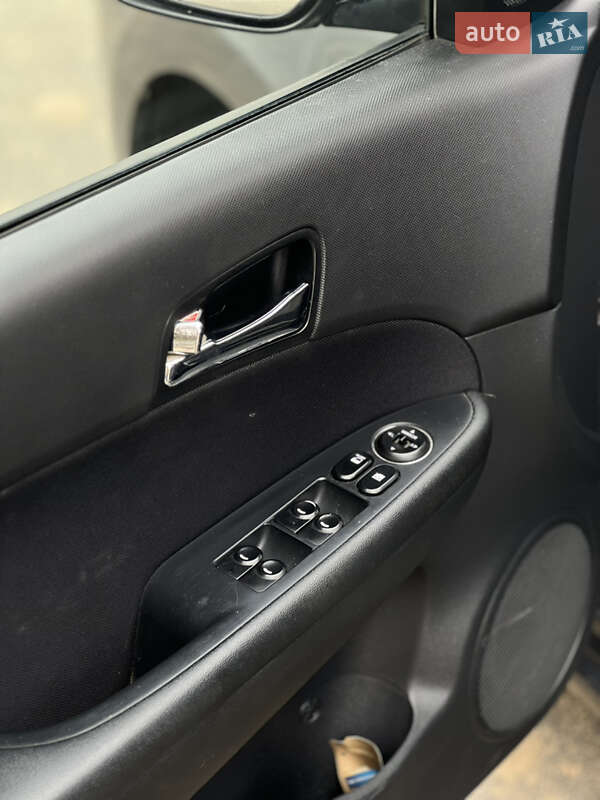 Хетчбек Hyundai i30 2008 в Житомирі фото 15 Хетчбек Hyundai i30 2008 в Житомирі