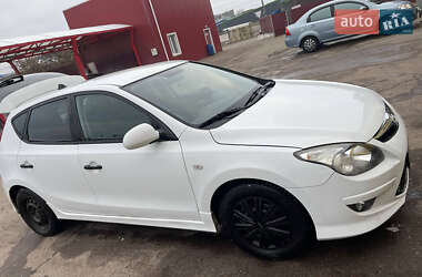 Хэтчбек Hyundai i30 2010 в Чернигове