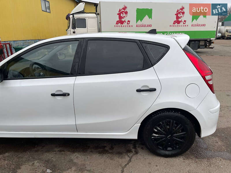 Хетчбек Hyundai i30 2010 в Чернігові фото 3 Хетчбек Hyundai i30 2010 в Чернігові