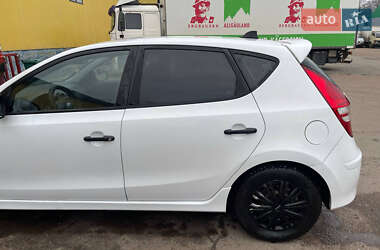 Хэтчбек Hyundai i30 2010 в 