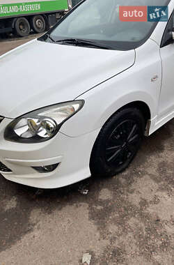Хэтчбек Hyundai i30 2010 в 