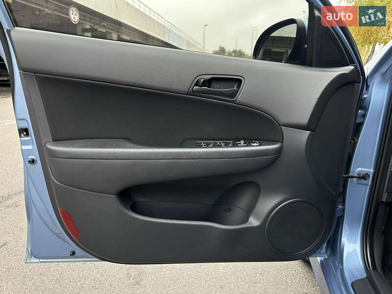 Хетчбек Hyundai i30 2011 в Києві фото 27 Хетчбек Hyundai i30 2011 в Києві