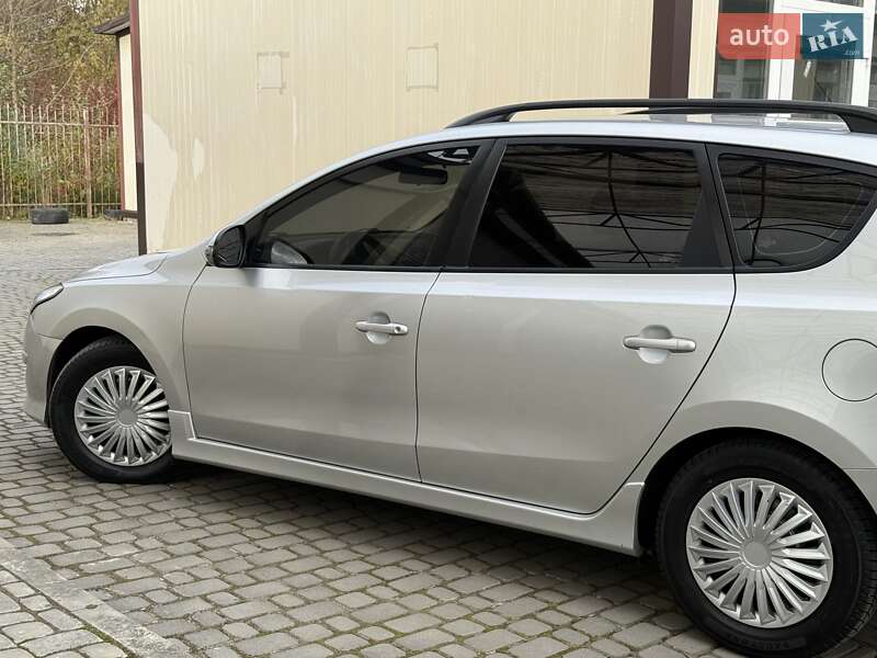 Універсал Hyundai i30 2012 в Дрогобичі фото 32 Універсал Hyundai i30 2012 в Дрогобичі