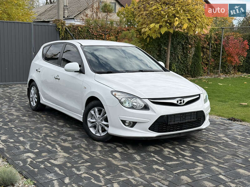 Хетчбек Hyundai i30 2010 в Дніпрі