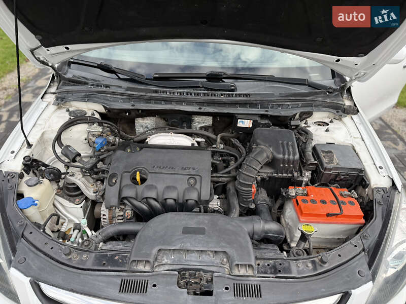 Хетчбек Hyundai i30 2010 в Дніпрі