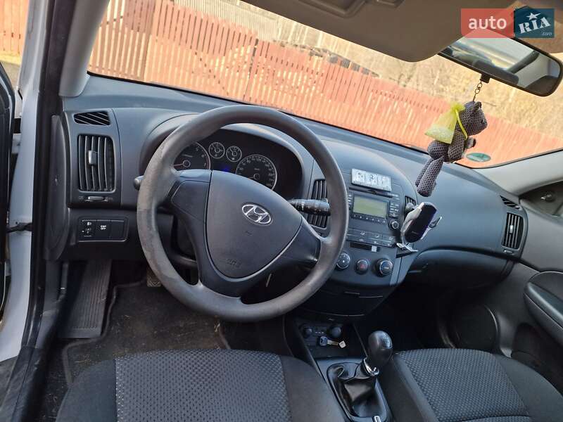 Хэтчбек Hyundai i30 2011 в Луцке фото 4 Хэтчбек Hyundai i30 2011 в Луцке