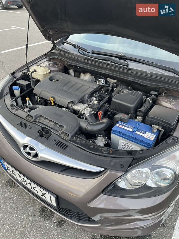 Универсал Hyundai i30 2012 в Киеве фото 10 Универсал Hyundai i30 2012 в Киеве